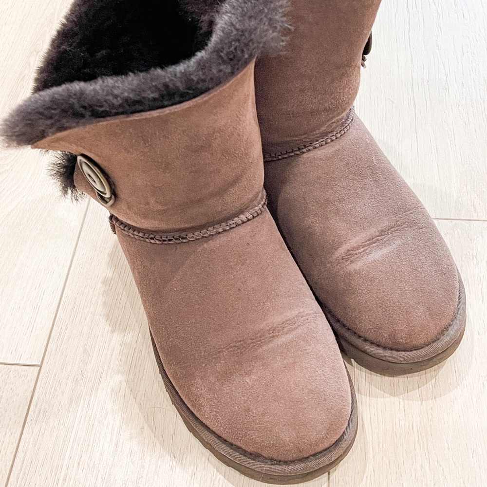 UGG SHORT BOOTS - DARK BROWN